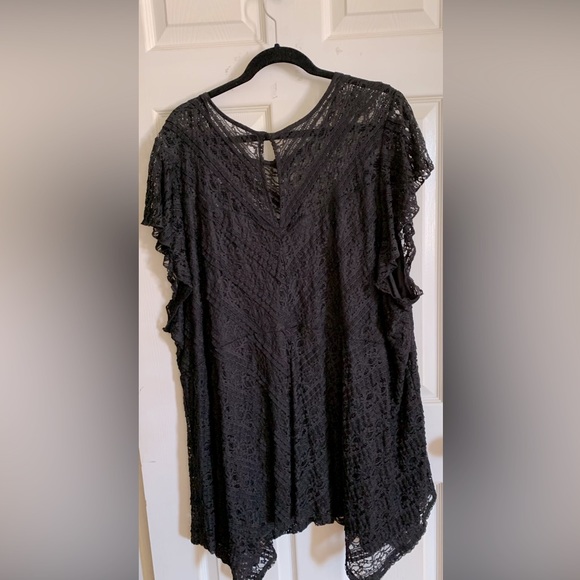 NWT-Torrid Babydoll Lace Crew Neck Sharkbite Hem Top 5x - Picture 2 of 6